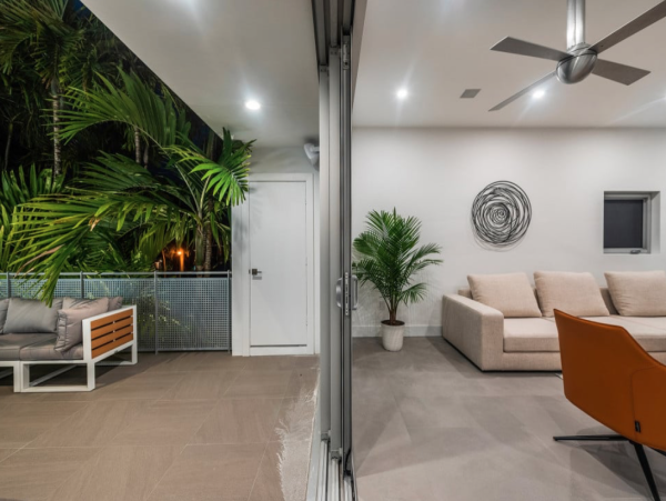 Miami Waterfront Luxury Villa - 4 Bedrooms Boater`s Retreat with Gym & Pool